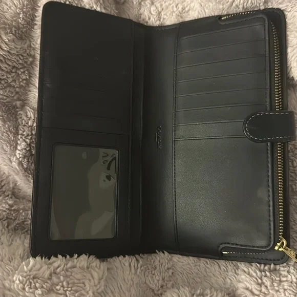 Coach Essential Slim Wallet - Picture 6 of 9